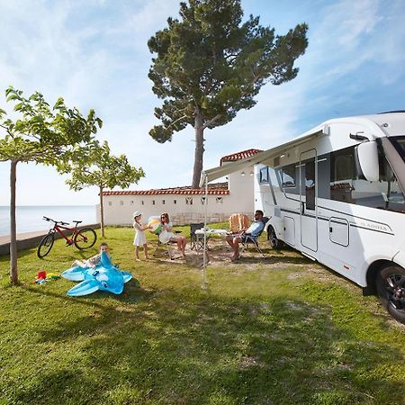Camping Adria Ankaran - Pitches מראה חיצוני תמונה