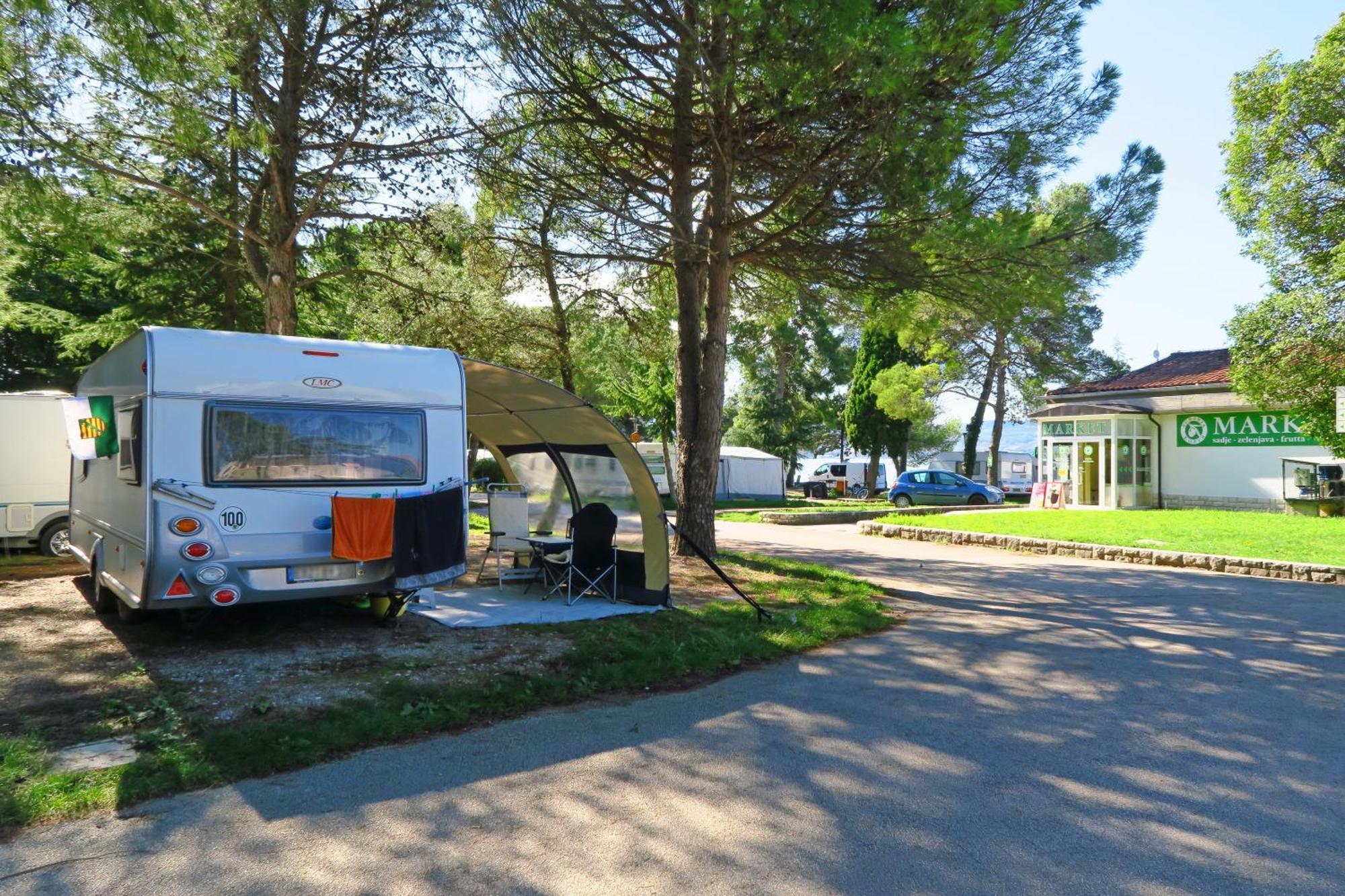 Camping Adria Ankaran - Pitches מראה חיצוני תמונה