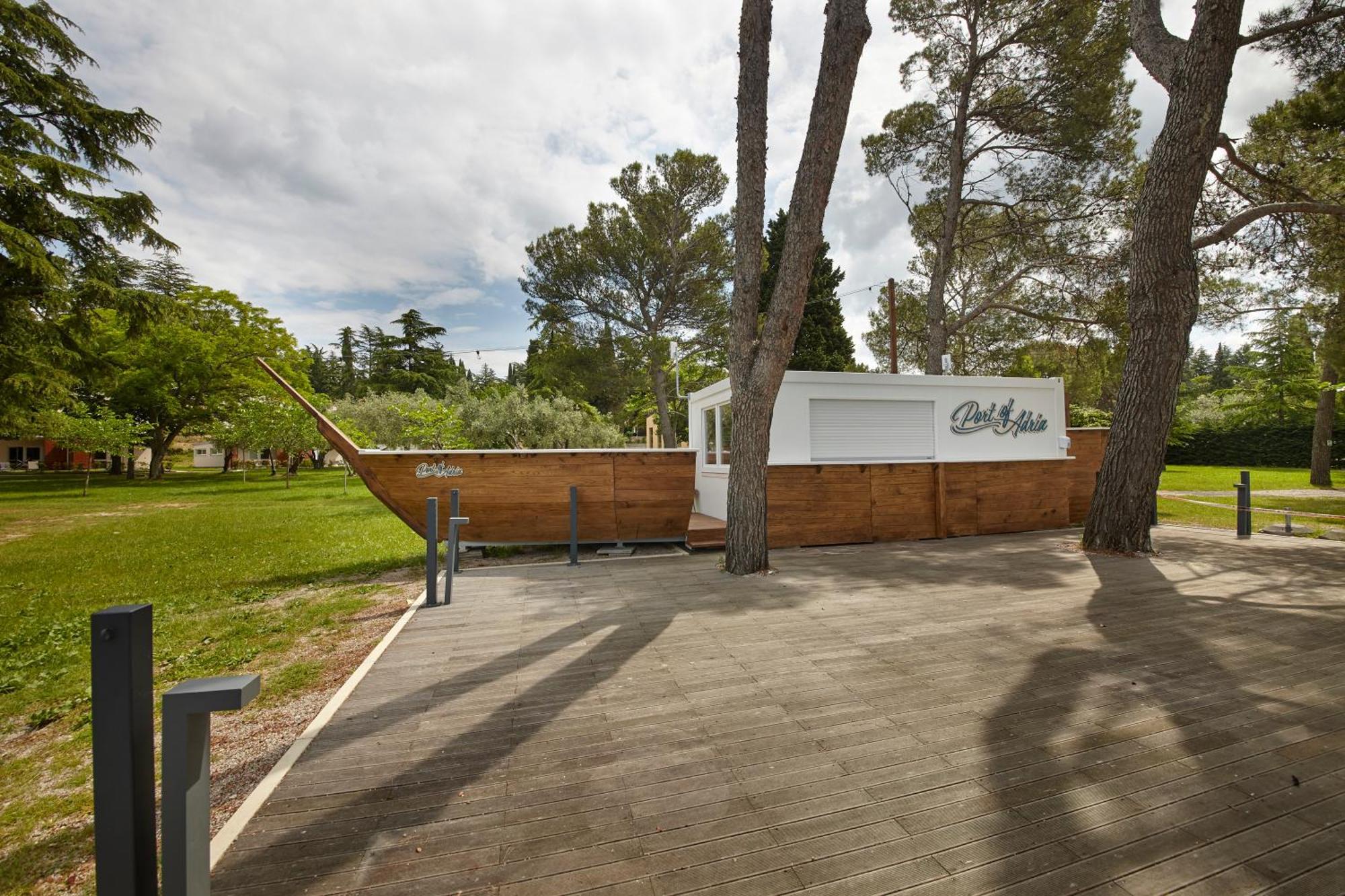 Camping Adria Ankaran - Pitches מראה חיצוני תמונה