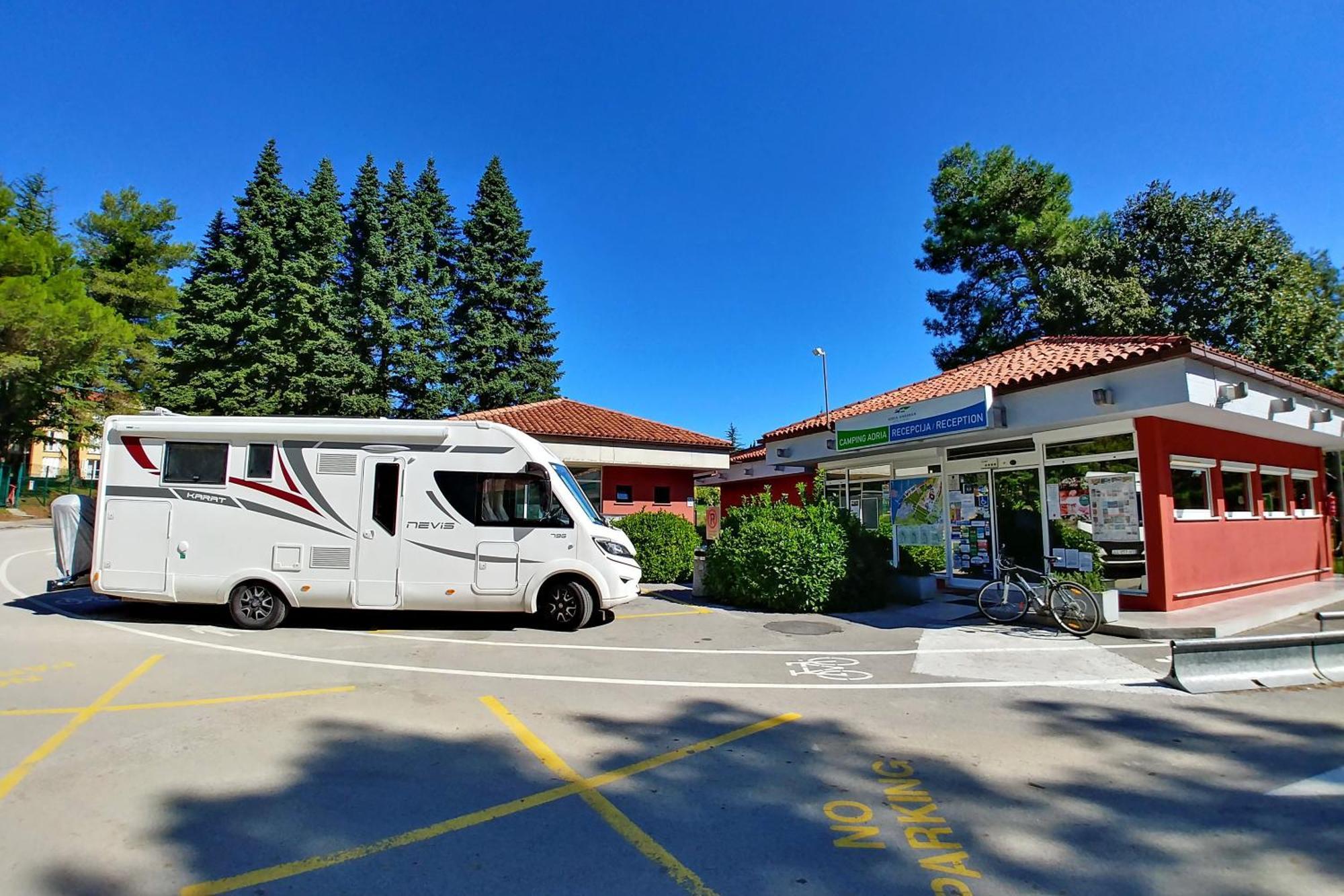 Camping Adria Ankaran - Pitches מראה חיצוני תמונה